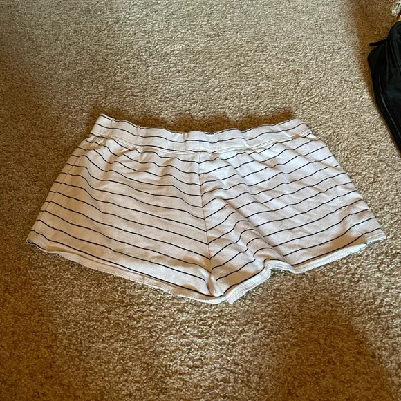 Old Navy White and Navy Striped Women’s Large Comfy Drawstring Shorts - Picture 2 of 3